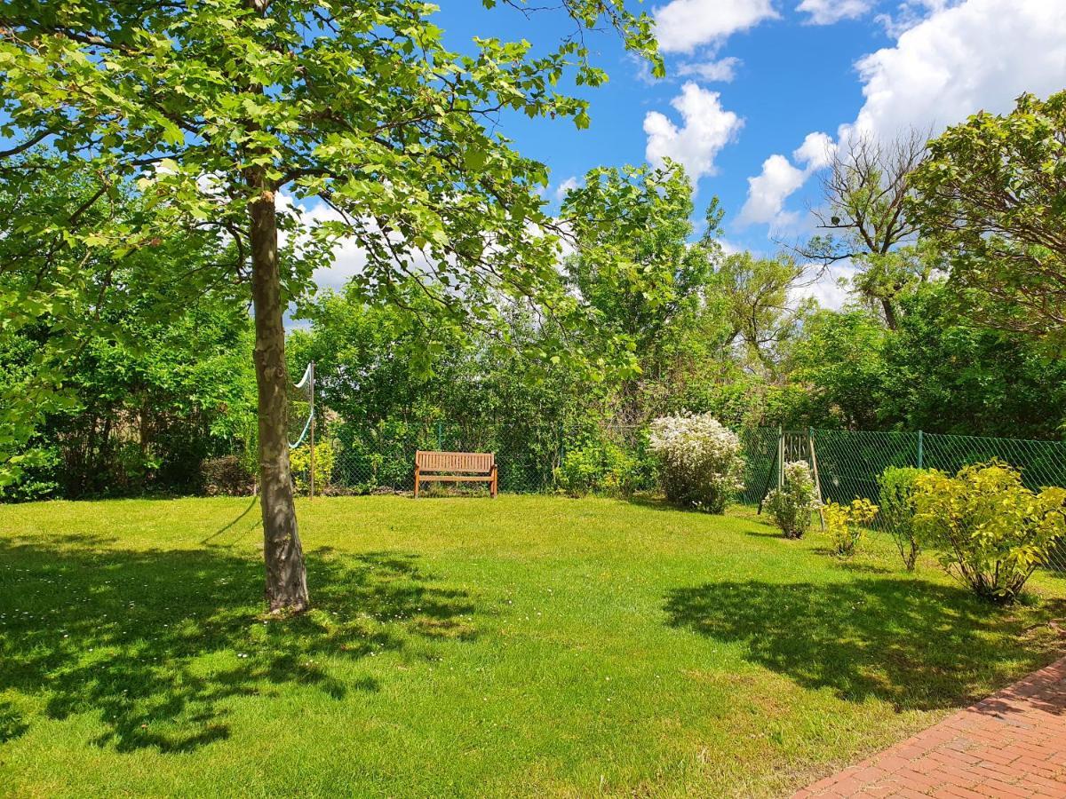 Balatonmáriafürdő Hullam Villa B&B المظهر الخارجي الصورة