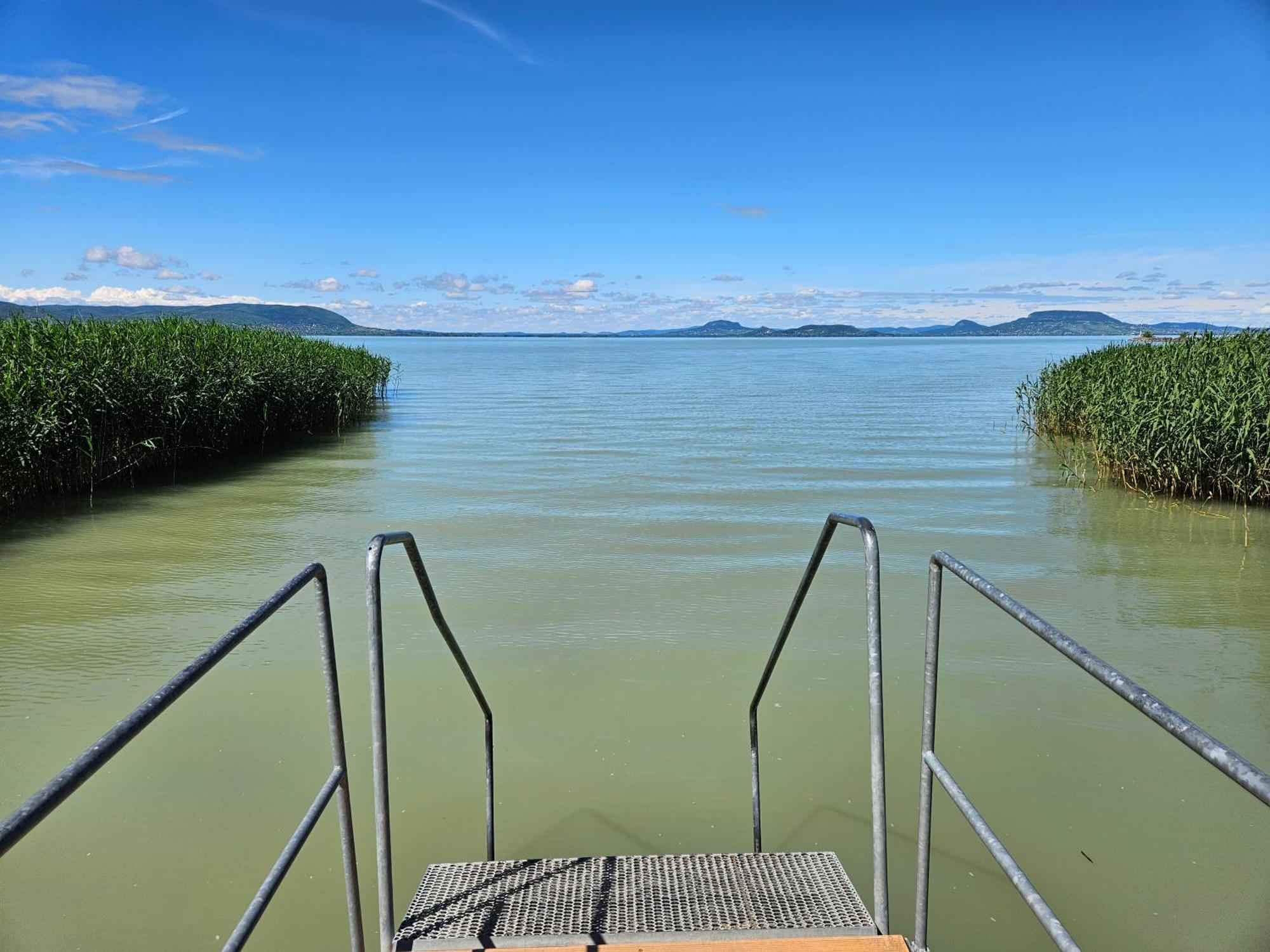 Balatonmáriafürdő Hullam Villa B&B المظهر الخارجي الصورة
