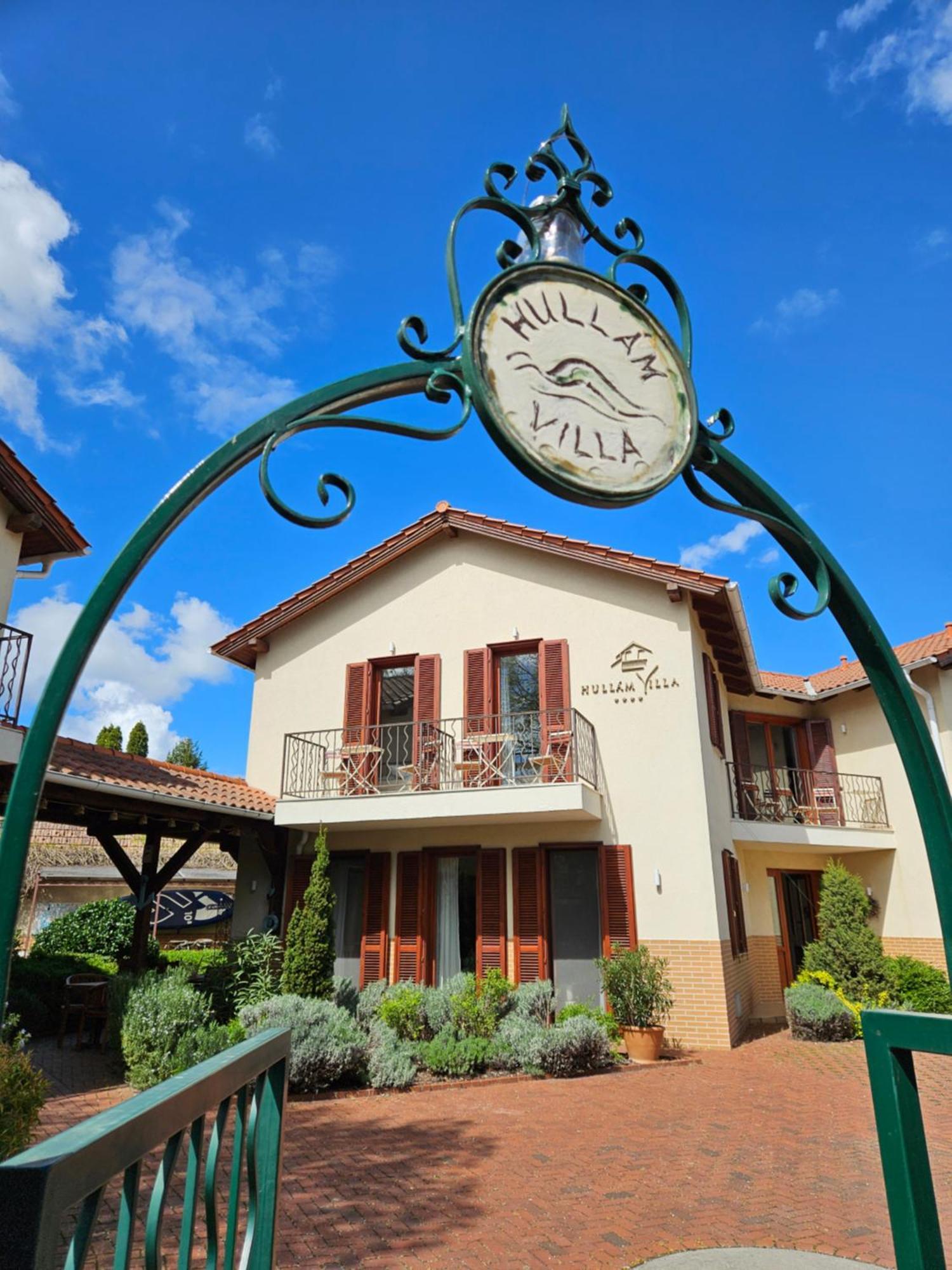 Balatonmáriafürdő Hullam Villa B&B المظهر الخارجي الصورة
