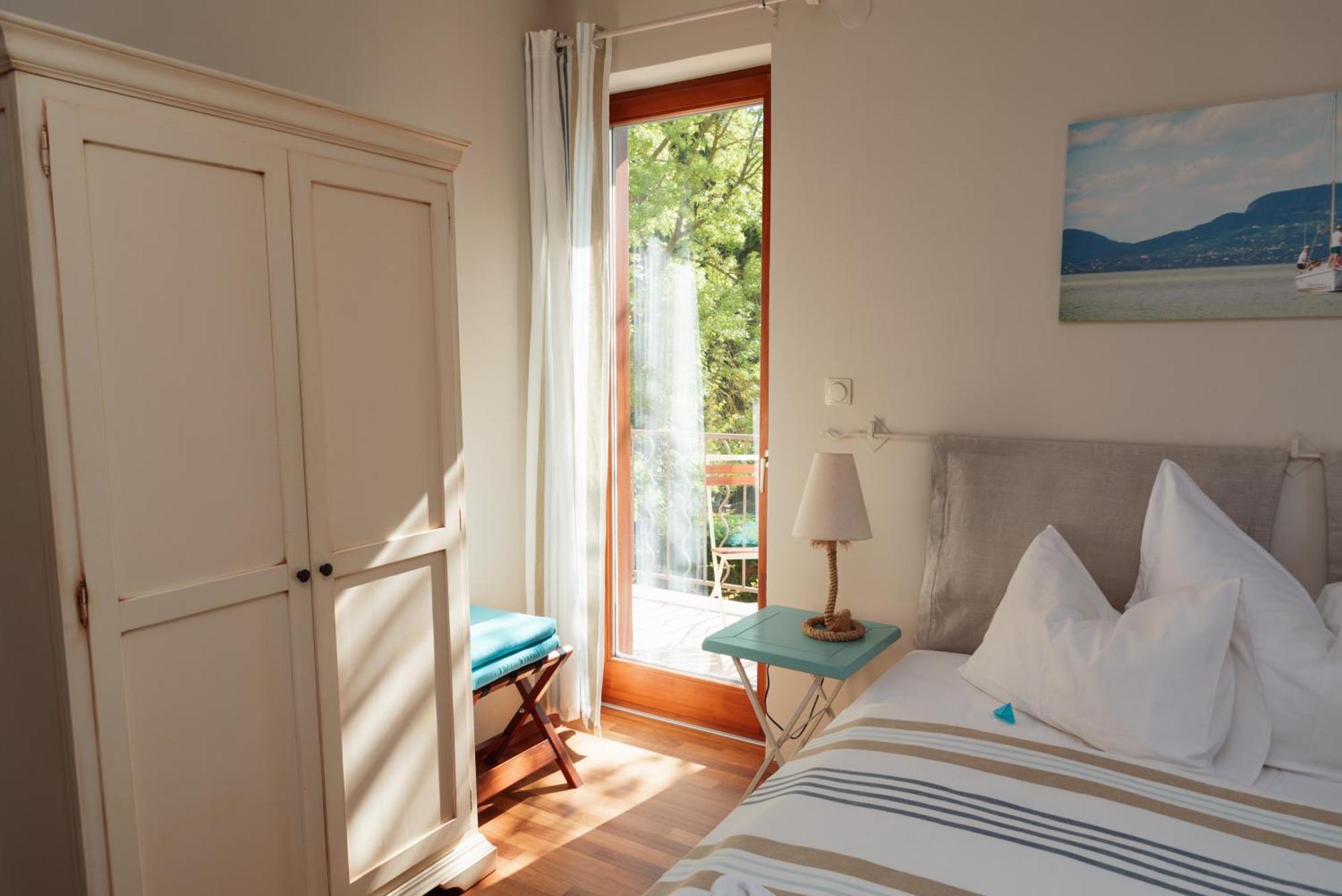 Balatonmáriafürdő Hullam Villa B&B المظهر الخارجي الصورة