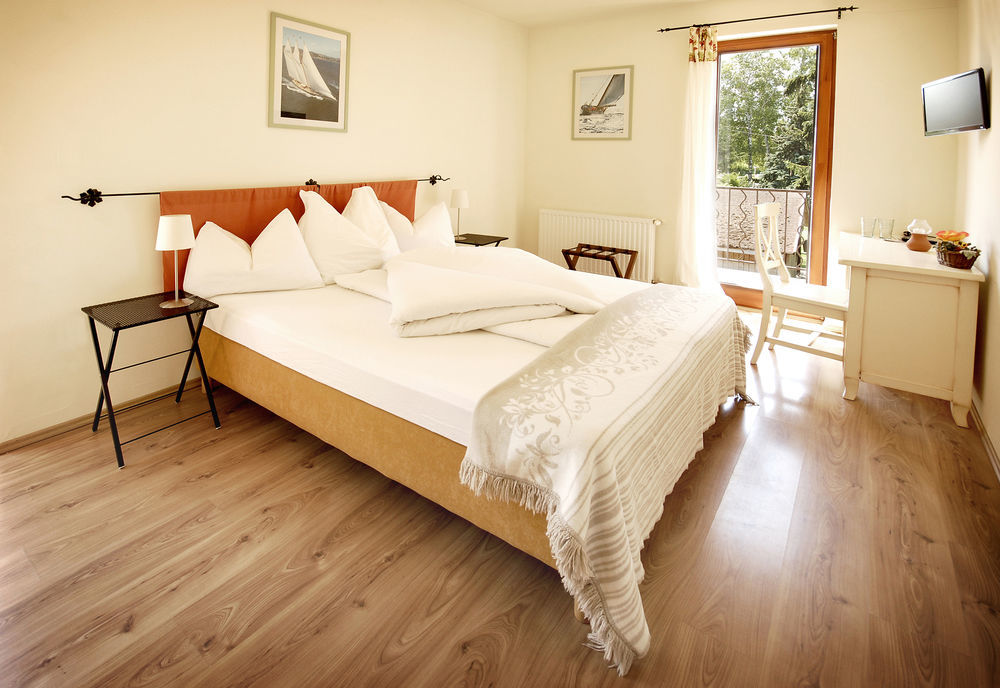 Balatonmáriafürdő Hullam Villa B&B المظهر الخارجي الصورة